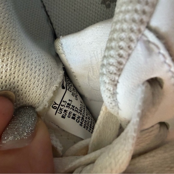 Nike Kids Air Force 1 White Sneakers size 6y used great condition - Picture 10 of 10